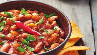 Vegetarisk chili med bruna bönor och god hetta