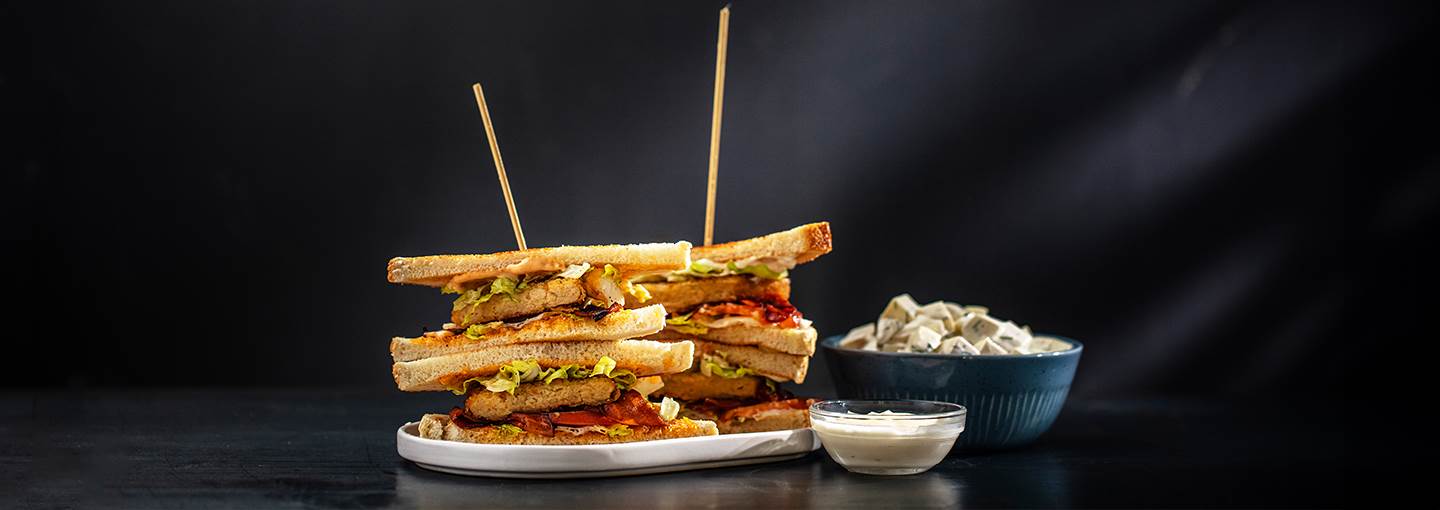 Crispy fillet BLT Sandwiches med potatissallad