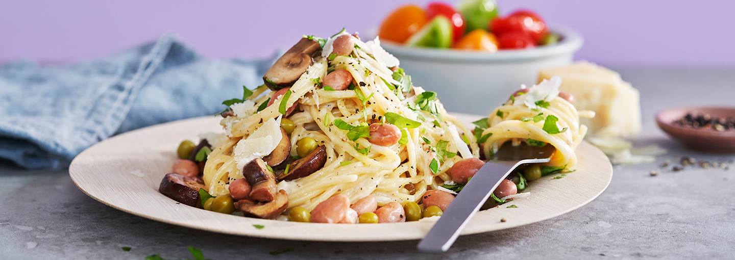 Vegetarisk pasta carbonara med svamp och bönor