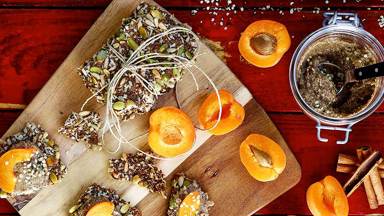 Fröknäcke med juligt hampasmör smaksatt med kanel