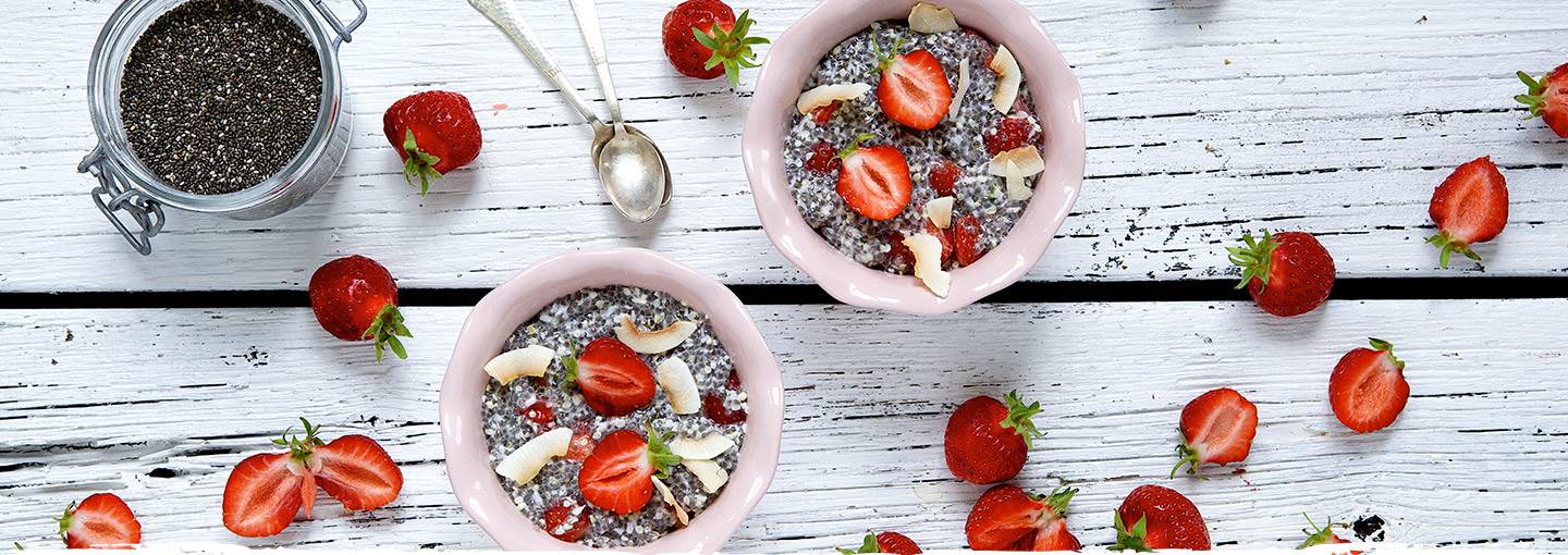 Chiapudding med hampa- och chiafrön – jordgubb och kokos