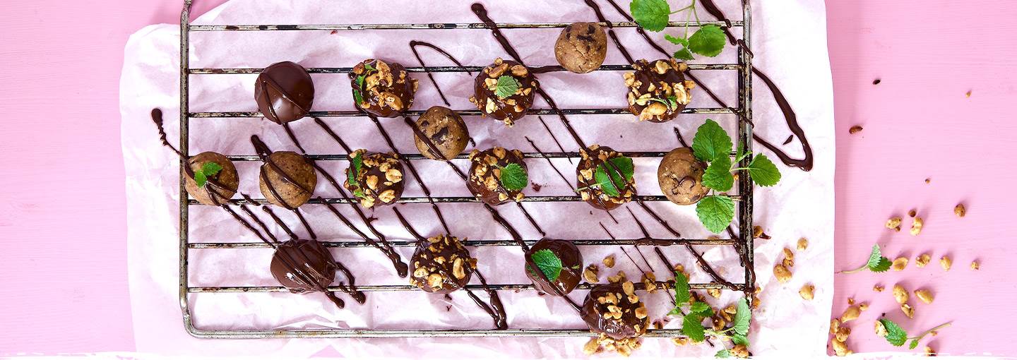 Tryfflar med choklad-cookie dough med vita bönor